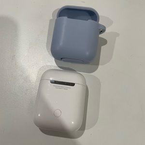 AirPod 2nd gen charging case